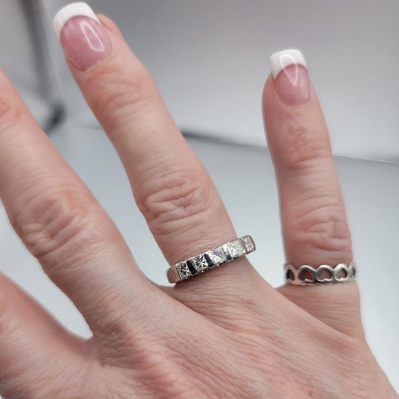 Platinum .98ctw H VS2 Diamond Ring - Picture 3 of 8